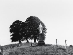 statue